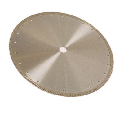 Corpo di acciaio di Diamond Blade 65Mn della porcellana di alta qualità della pressa a caldo 14inch “350×2.2/3.2×10×25.4mm con vita tagliente lunga