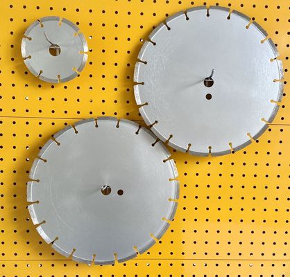 Il laser a 9 pollici di alta qualità 230×2.6/1.8×10×16T Huachang ha saldato il taglio asciutto concreto Diamond Saw Blade del granito