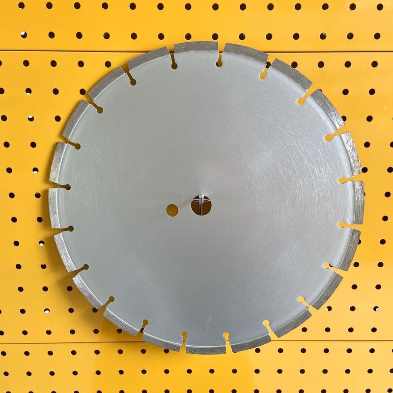 Taglio asciutto concreto a 7 pollici Diamond Saw Blade del granito saldato laser 180×2.4/1.8×10×13T di Huachang di alta qualità